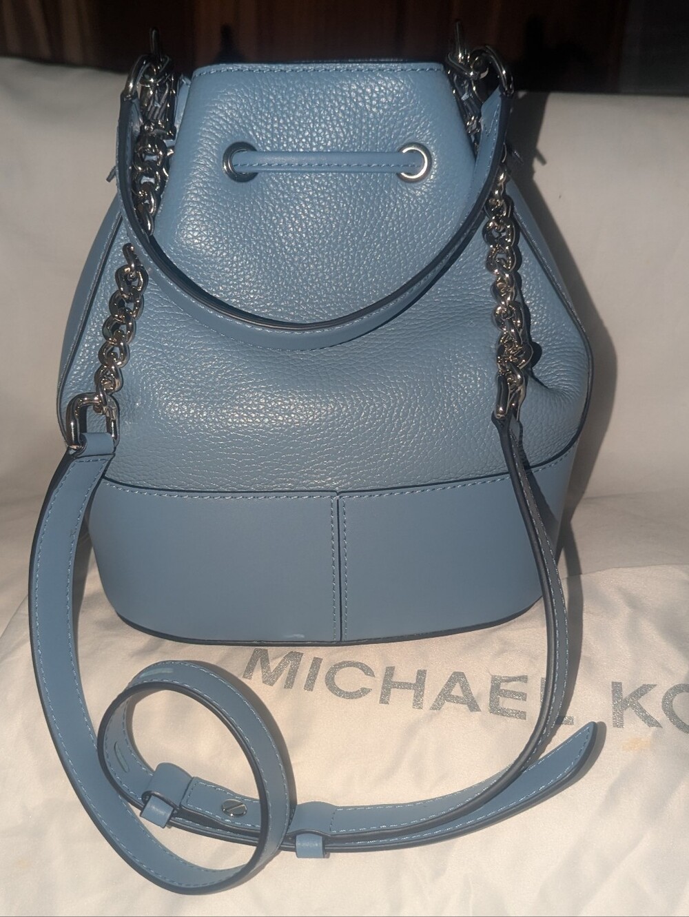 Michael Kors Devon Blue Leather Drawstring Bucket Bag With Silver Hardware - Picture 4 of 12